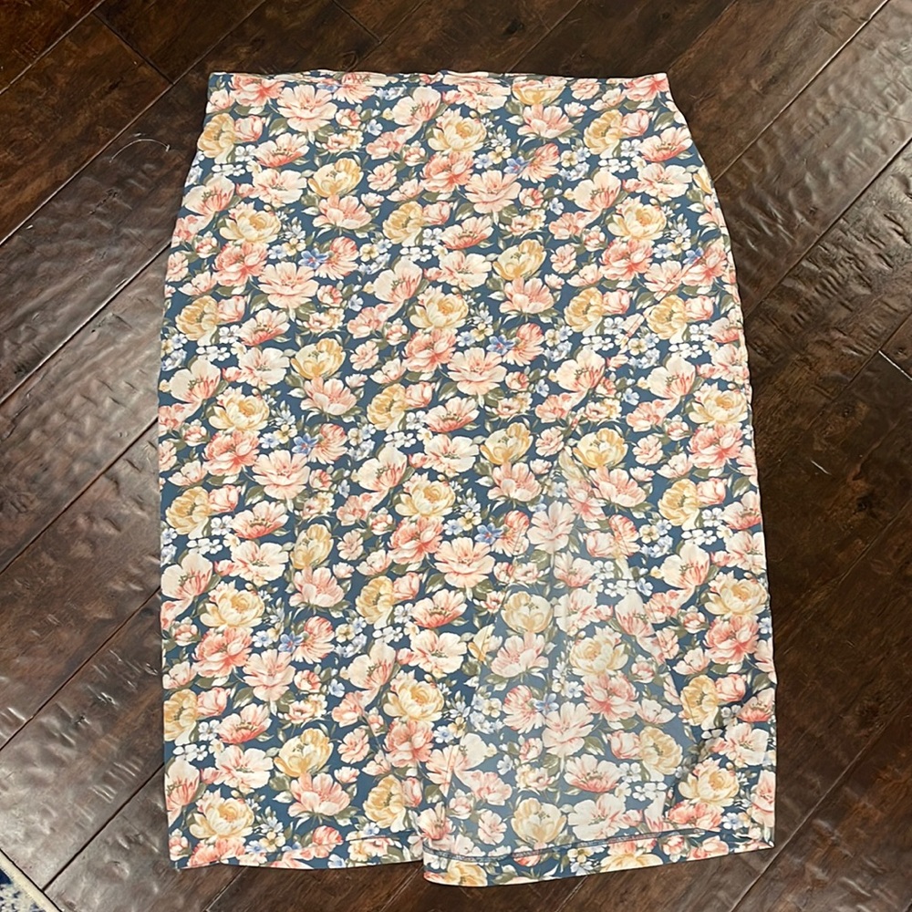 Abercrombie skirt with slit. Like new